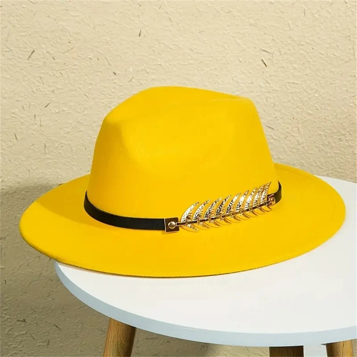 Klassischer Western Cowboy Hut – Tweed Filzhut mit flacher Krempe, Retro Jazz Sonnenhut für Damen & Herren Kaufschwan® Gelb 57