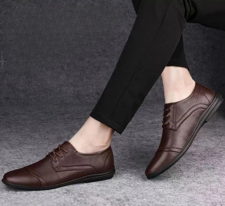 Herren Lederschuhe mit Spitzem Design – Schwarze Weiche Freizeitschuhe | Elegante Retro-Businessschuhe für Sommer & Alltag Kaufschwan®