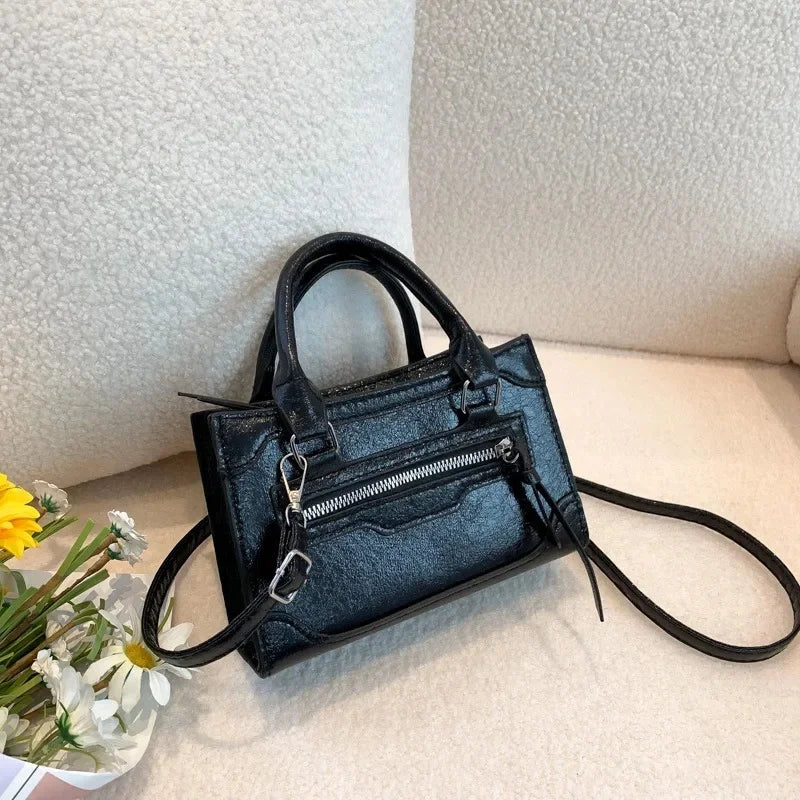 Glänzende Lackleder Crossbody Tasche – Damen Schulter Handtasche im Weichen Quadratischen Design mit Reißverschluss & Polyesterfutter