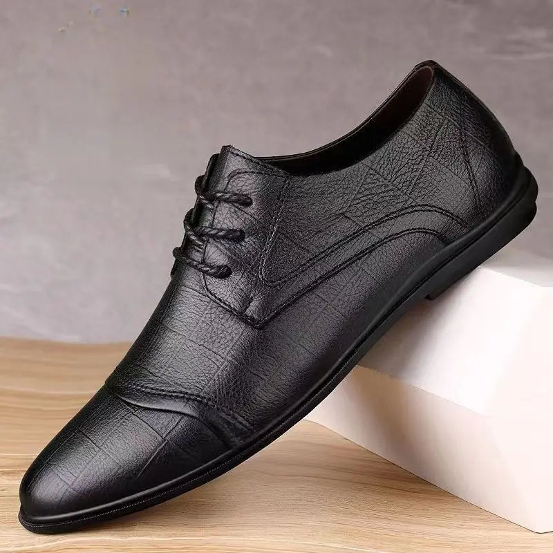 Herren Lederschuhe mit Spitzem Design – Schwarze Weiche Freizeitschuhe | Elegante Retro-Businessschuhe für Sommer & Alltag Kaufschwan® Schwarz 39