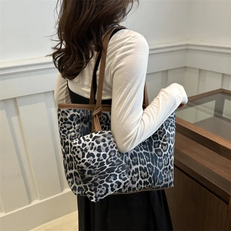 Leopardenmuster Tote Bag mit Beutel – Stylische Kunstleder Schultertasche | Große Kapazität Shopping Bag für Damen Alltag Kaufschwan®