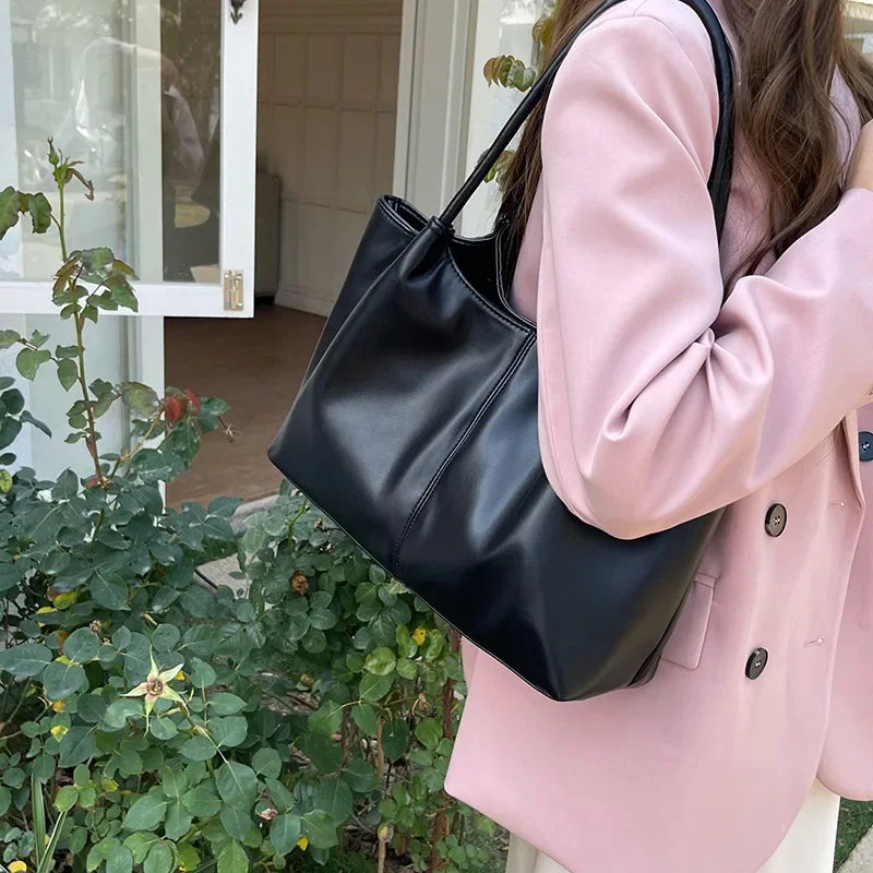 Schlichte Weiße Schultertasche – Damen Kunstleder Underarm Tote | Große Kapazität Handtasche für Schule, Studium & Shopping Kaufschwan®