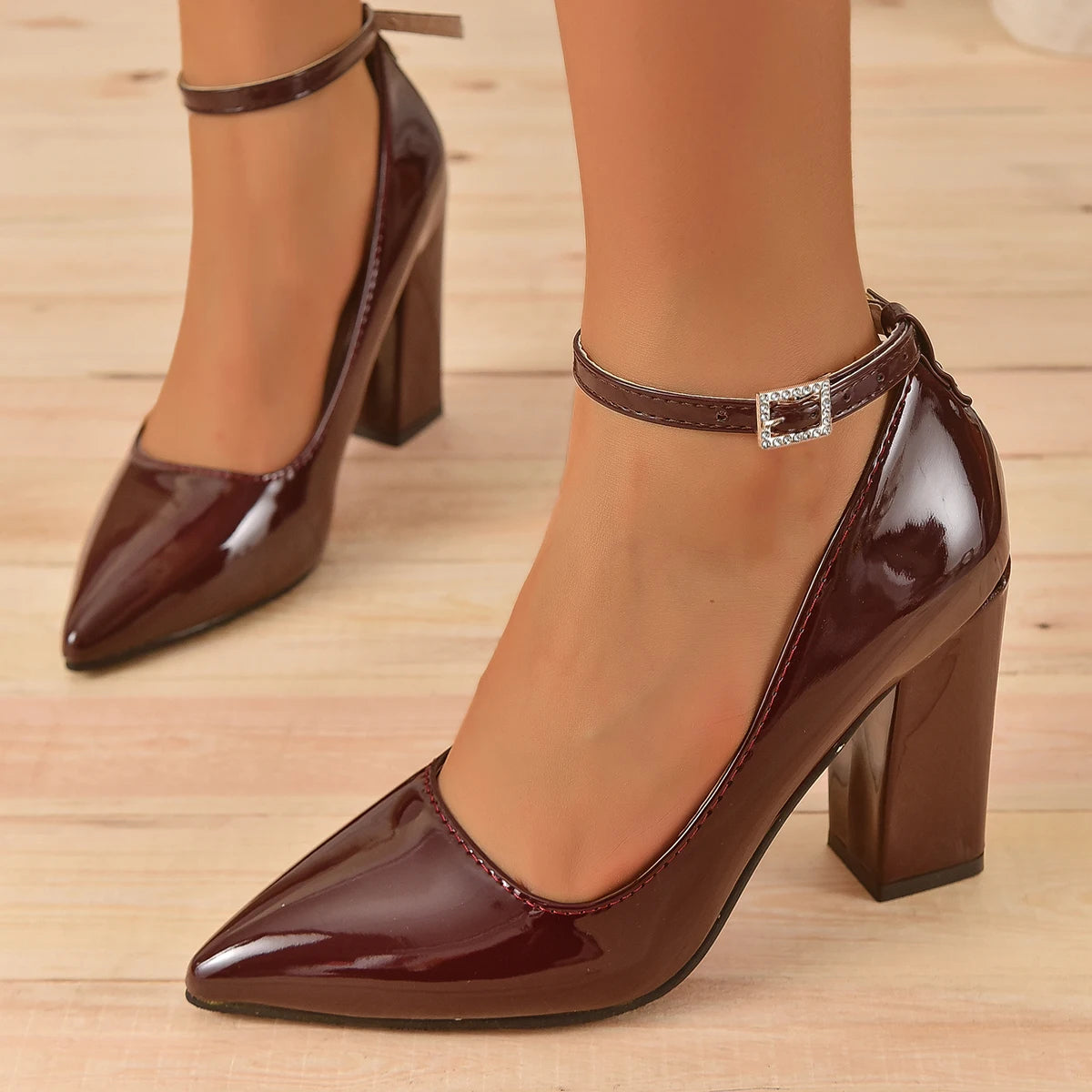 Damen Lackleder-Pumps mit 10 cm Absatz & Kristall-Schnalle – Elegante Spitzenschuhe mit Knöchelriemen | Luxus-High-Heels Kaufschwan®