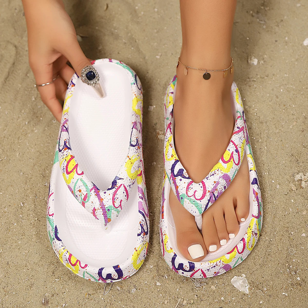 Damen Trendy Flip-Flops mit buntem Herz-Doodle | Sommer-Sandalen | Strand, Urlaub & Hausslipper Kaufschwan® Weiß 42-43
