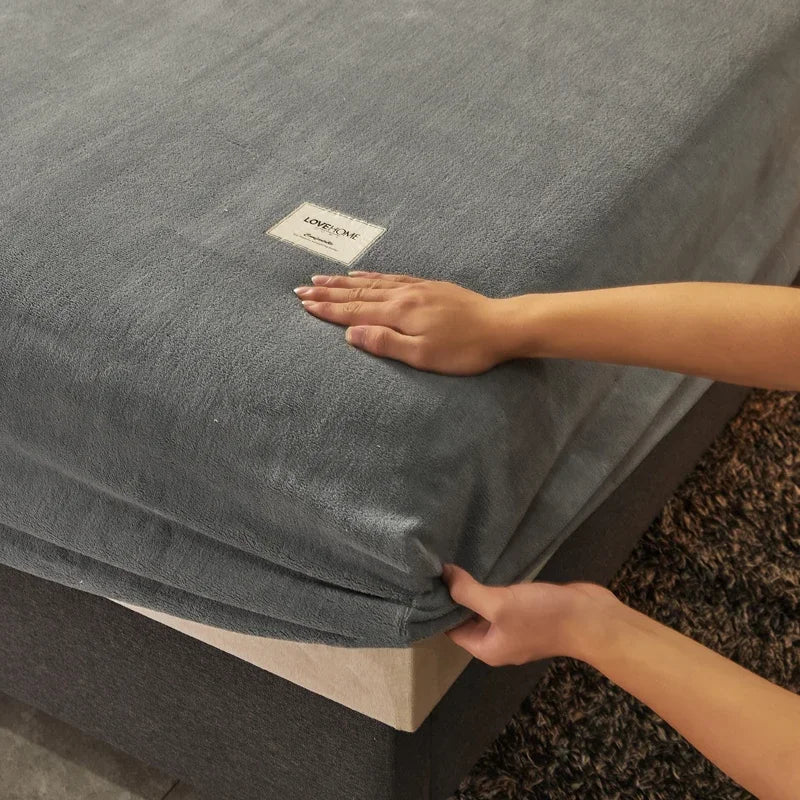Weiches Plüsch Spannbettlaken – Warmes Coral Fleece Matratzenschoner | Winter Luxus Bettwäsche für Doppelbetten & Paare Kaufschwan®