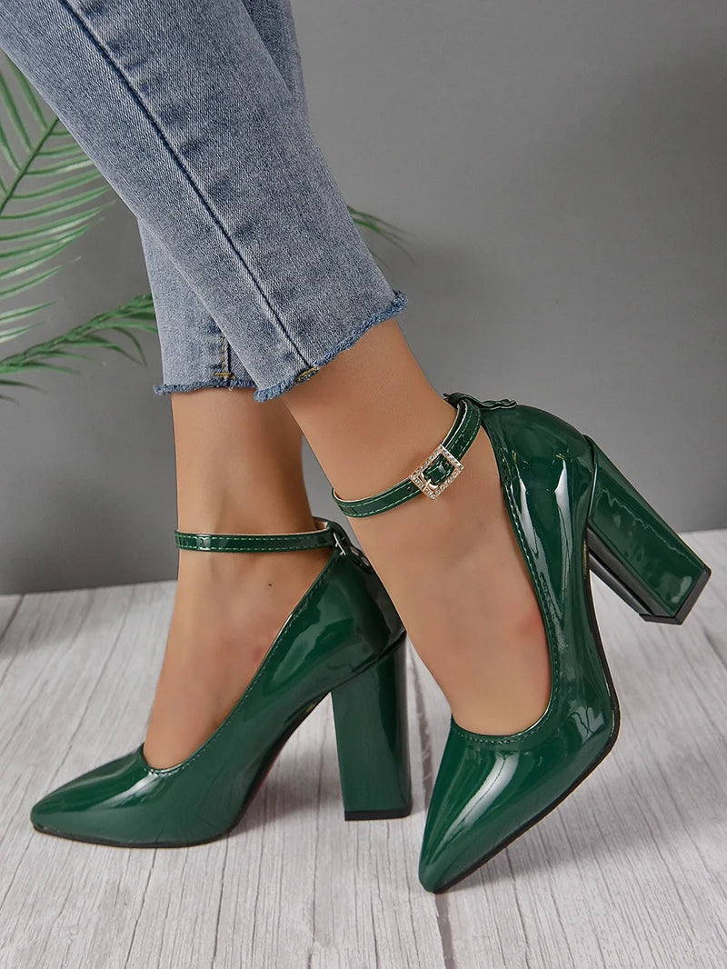 Damen Lackleder-Pumps mit 10 cm Absatz & Kristall-Schnalle – Elegante Spitzenschuhe mit Knöchelriemen | Luxus-High-Heels Kaufschwan®