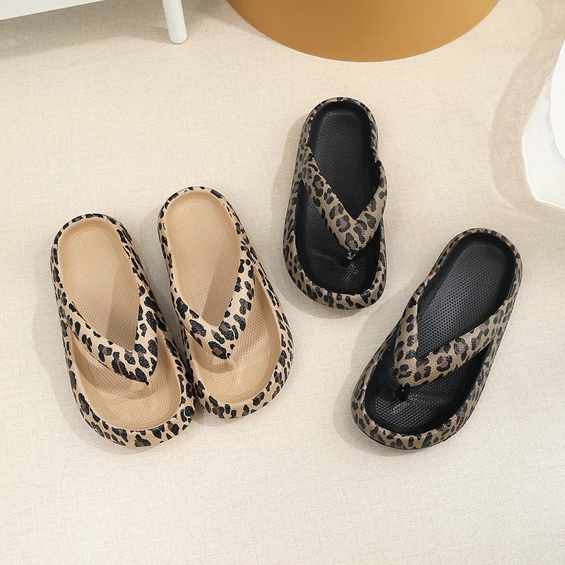 Damen Sommer Flip-Flops mit Leopardenmuster | Weiche Dicksohlen-Cloud-Slipper | Strandsandalen für Urlaub & Reisen Kaufschwan®
