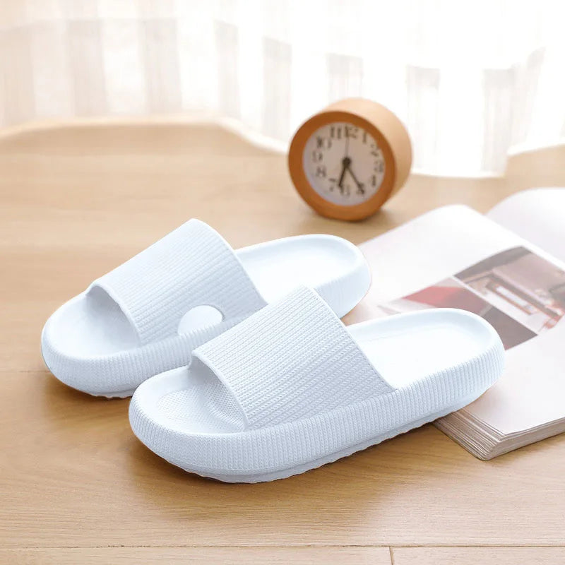 Sommer-Hausschuhe mit dicker Sohle | Atmungsaktive Rutschfeste Badslipper | Entspannung für Zuhause Damen Kaufschwan®