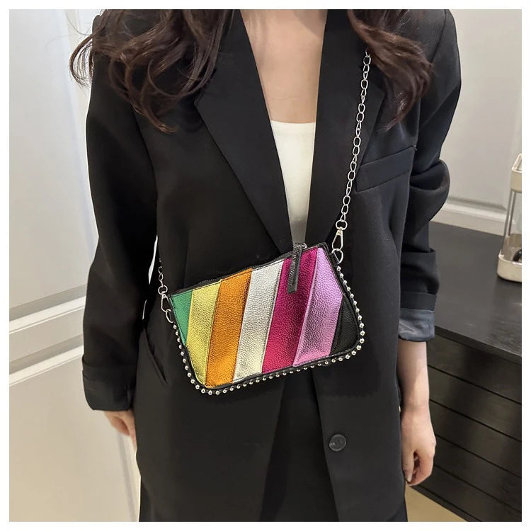 Regenbogen Gestreifte Damen Tasche – Leichte Ketten Crossbody, Schulter & Clutch Handtasche | Modische Handy Tasche Kaufschwan®
