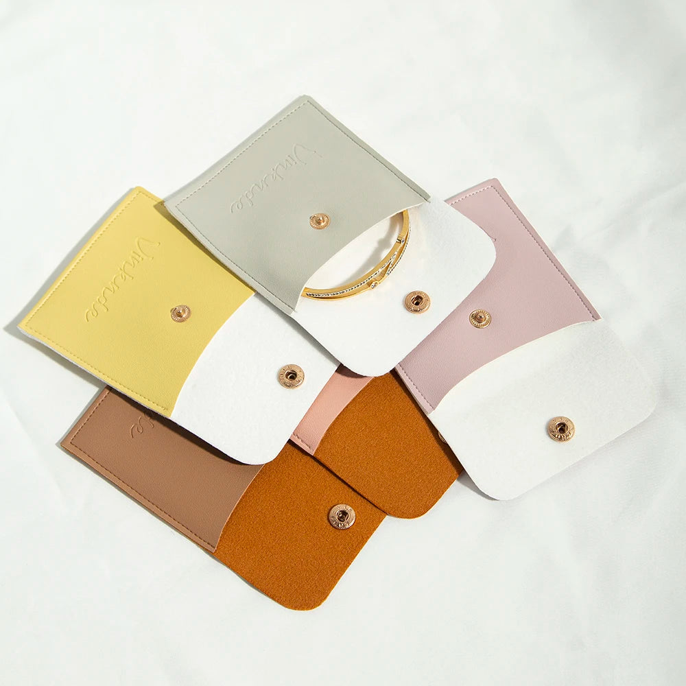 50 Stück Personalisierte PU-Leder Schmuckbeutel – Mit Druckknopfverschluss | Logo-Druck für Ohrringe, Ringe, Broschen & Geschenke
