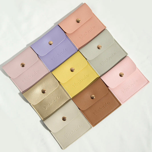 50 Stück Personalisierte PU-Leder Schmuckbeutel – Mit Druckknopfverschluss | Logo-Druck für Ohrringe, Ringe, Broschen & Geschenke