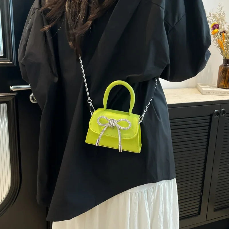 Bunte Schultertasche mit Schmetterlingsknoten – PU Leder Crossbody Ketten-Satchel & Handtasche für Damen Kaufschwan®
