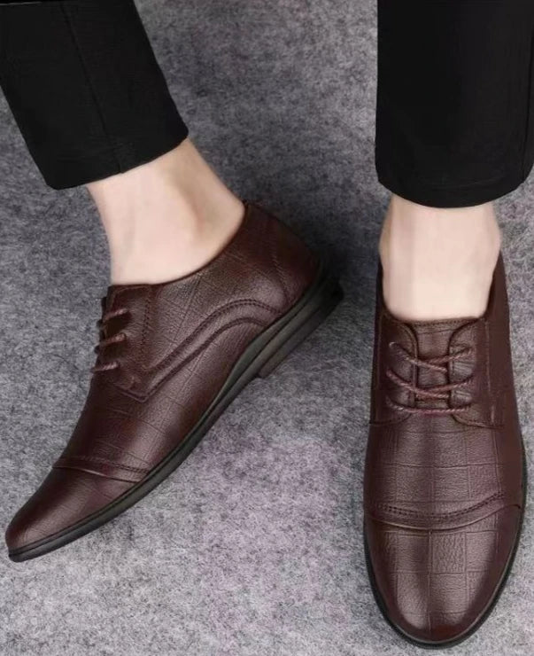 Herren Lederschuhe mit Spitzem Design – Schwarze Weiche Freizeitschuhe | Elegante Retro-Businessschuhe für Sommer & Alltag Kaufschwan®