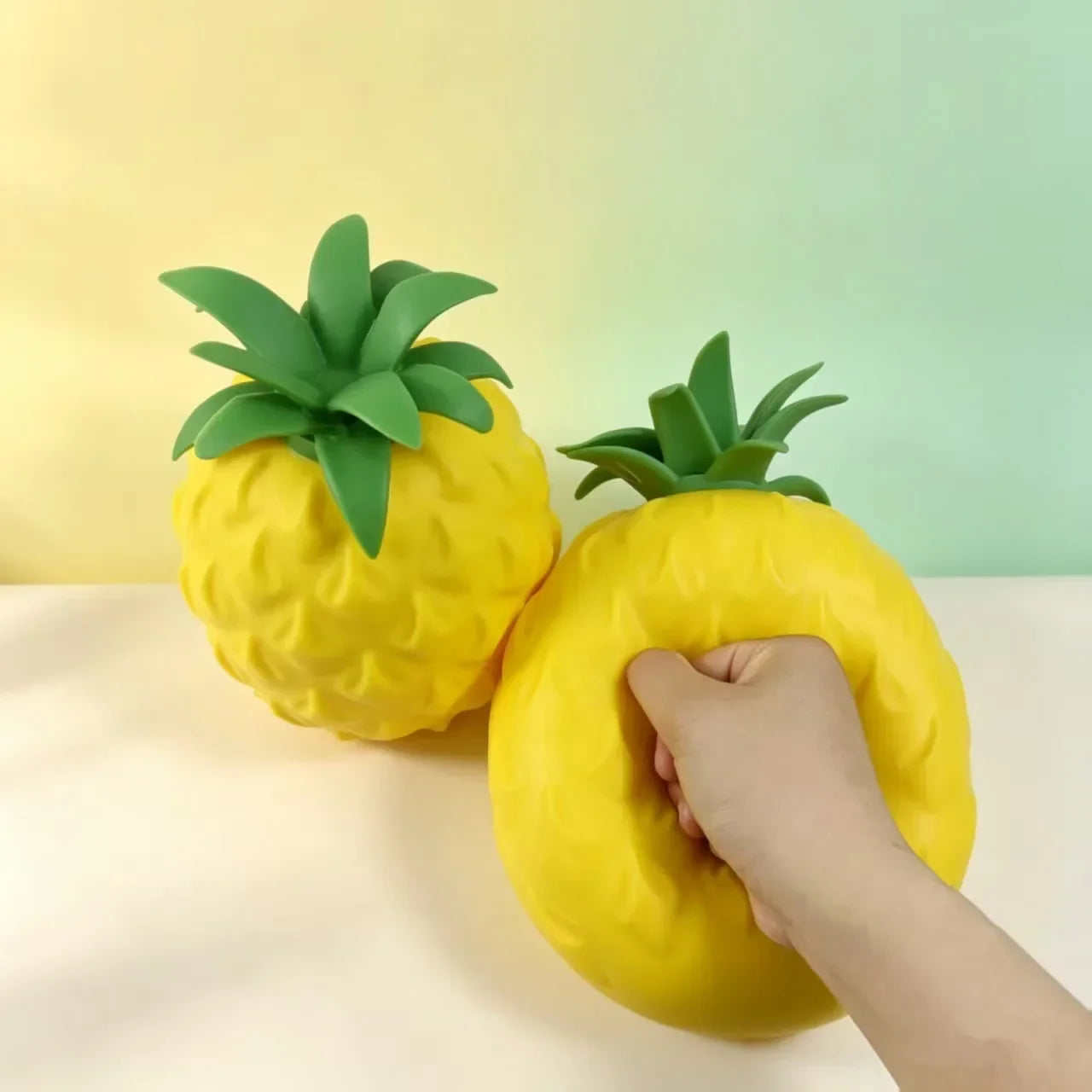 Jumbo Ananas-Squishy-Stressball – Weiches Slow-Rising Knautsch-, Fidget- & Sensorikspielzeug zum Stressabbau, Schreibtisch-Accessoire & Partygeschenk Kaufschwan®