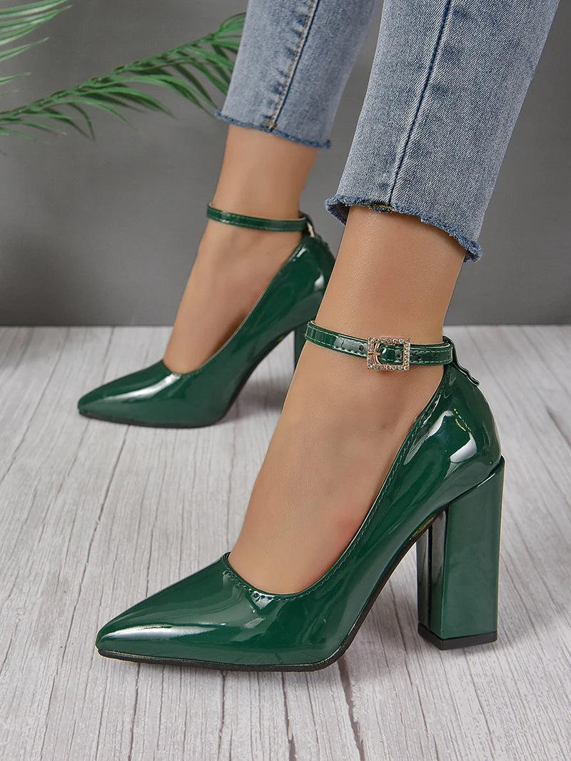 Damen Lackleder-Pumps mit 10 cm Absatz & Kristall-Schnalle – Elegante Spitzenschuhe mit Knöchelriemen | Luxus-High-Heels Kaufschwan®