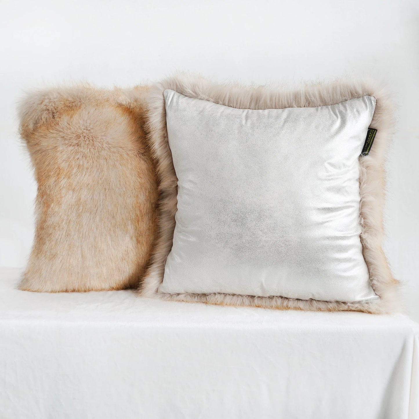 Kunstfell Kissenbezug | Moderner Kissenbezug für Sofa, Schlafzimmer & Wohnzimmer | Luxuriös, Flauschig & Dekorativ Kaufschwan®