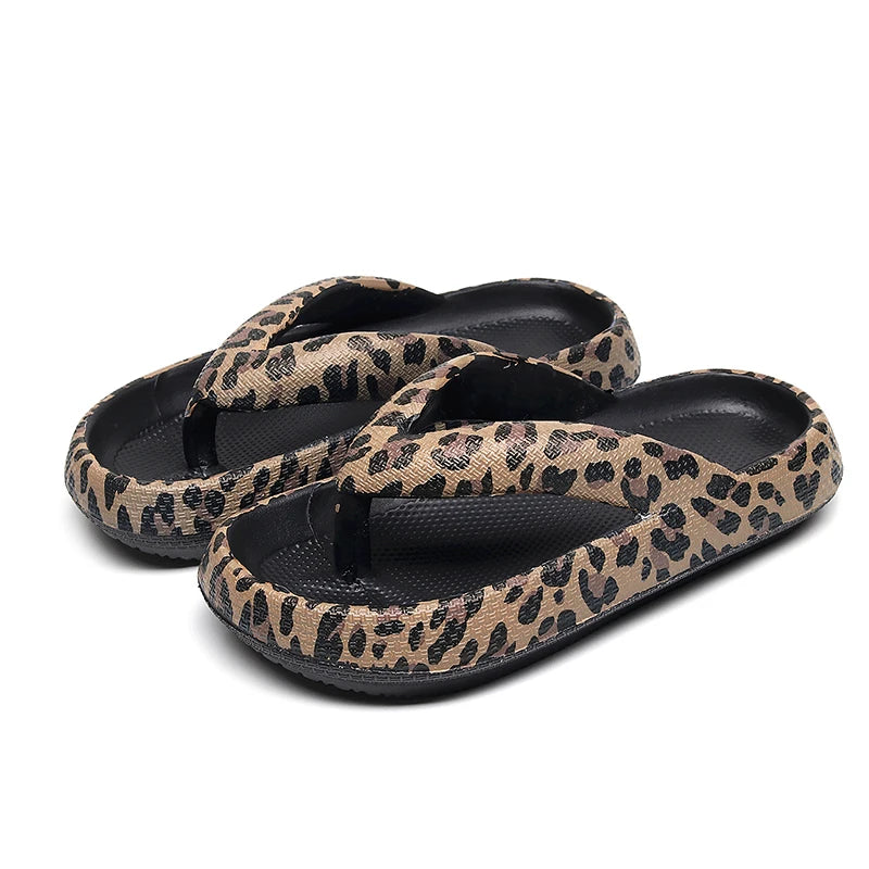 Damen Sommer Flip-Flops mit Leopardenmuster | Weiche Dicksohlen-Cloud-Slipper | Strandsandalen für Urlaub & Reisen Kaufschwan® Muster 1 42-43