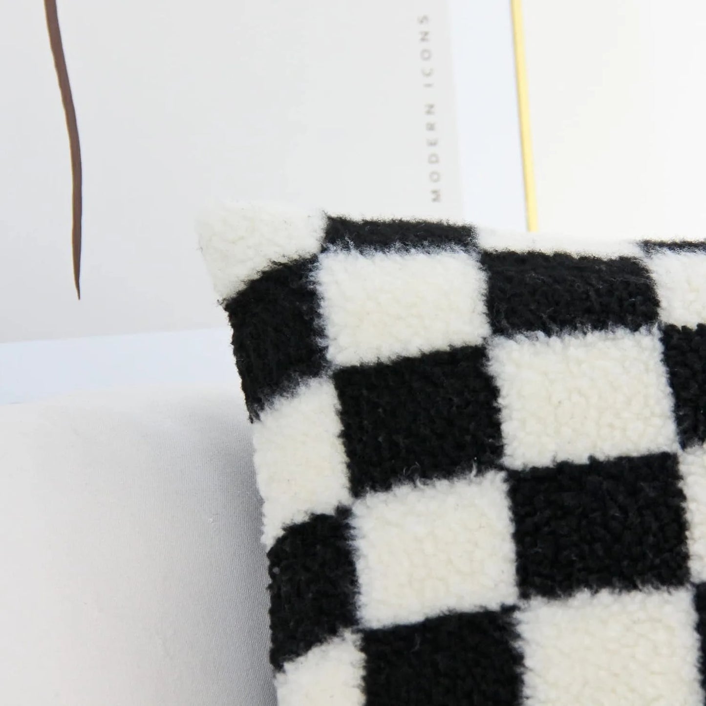 Schwarzer Kunstfell Woll Kissenbezug | Karierter Bezug für Sofa, Couch & Wohnzimmer | Wohnraum-Deko Kaufschwan®