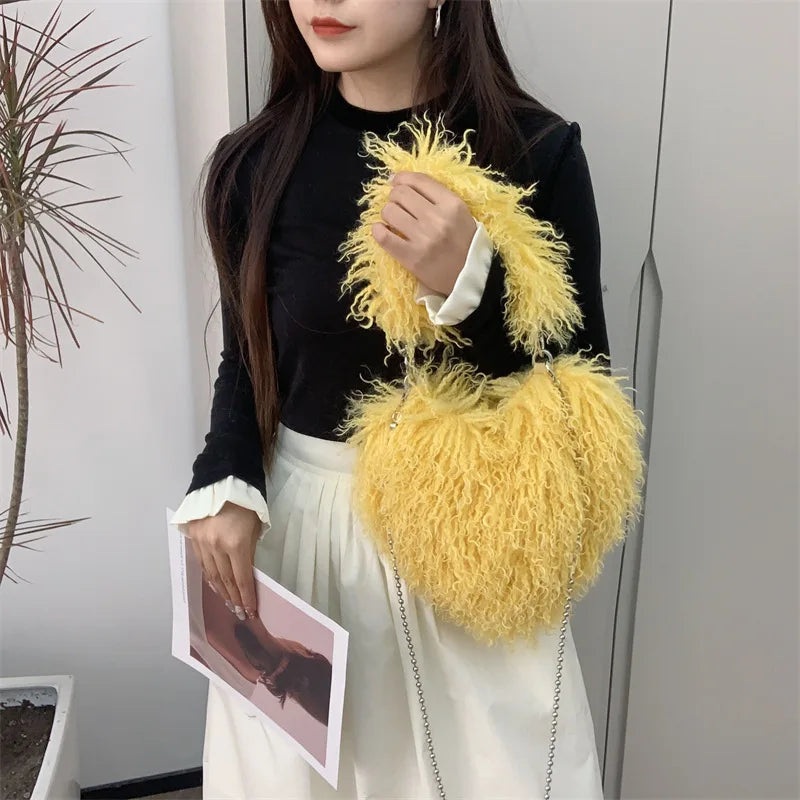 Herzförmige Plüsch Crossbody Tasche – Süße Love Kunstfell Damen Schultertasche & Flauschige Unterarm Handtasche