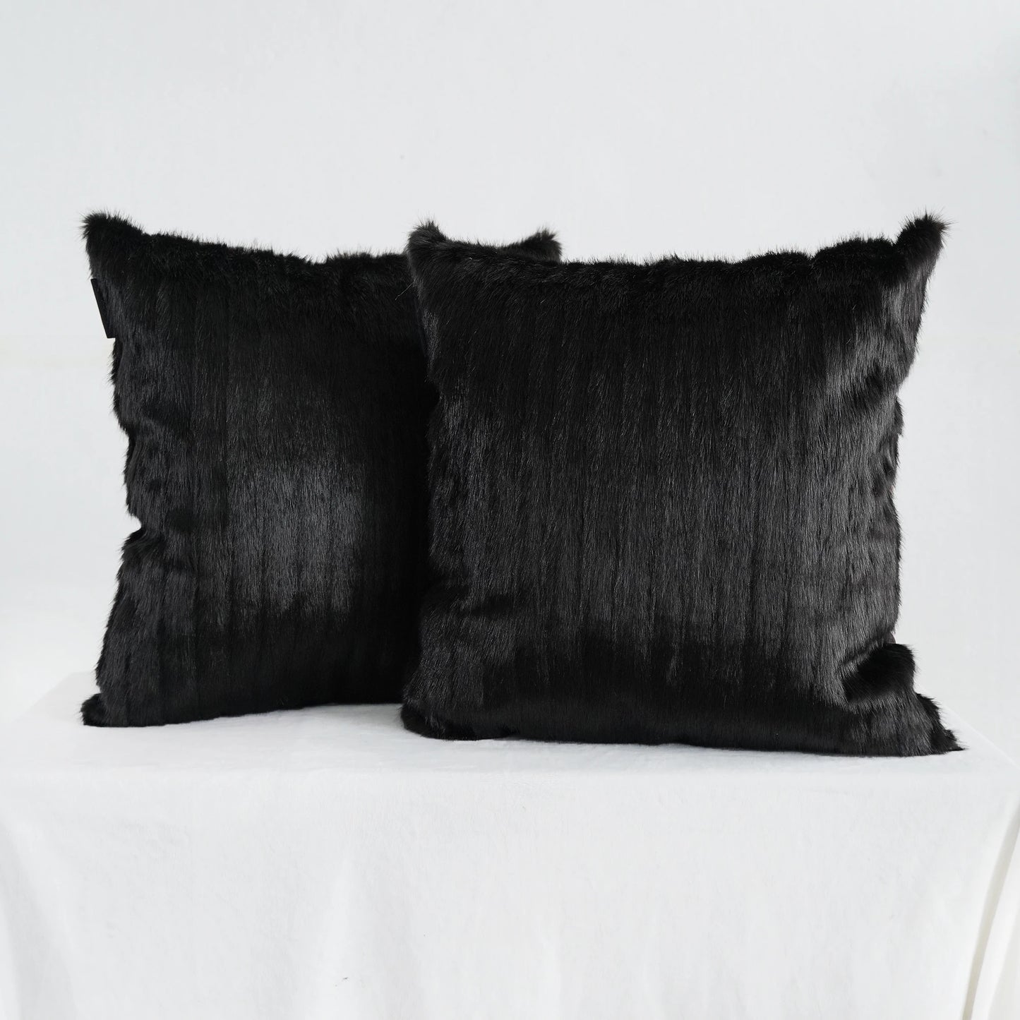 Kunstfell Kissenbezug | Moderner Kissenbezug für Sofa, Schlafzimmer & Wohnzimmer | Luxuriös, Flauschig & Dekorativ Kaufschwan®