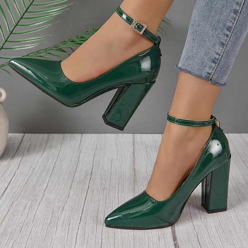 Damen Lackleder-Pumps mit 10 cm Absatz & Kristall-Schnalle – Elegante Spitzenschuhe mit Knöchelriemen | Luxus-High-Heels Kaufschwan®