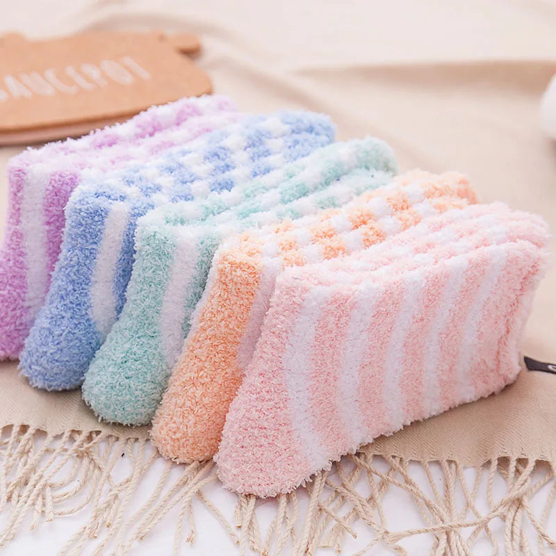 Damen Herbst & Winter Gestreifte Korallenfleece-Schlafsocken | Dicke Warme Wadenlange Haussocken Kaufschwan®