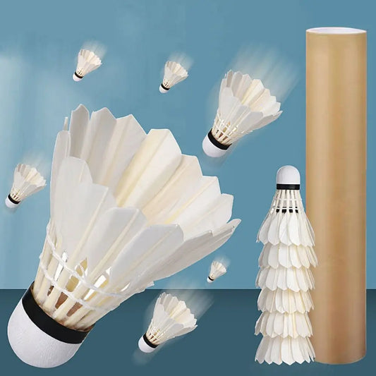 12 Stück Weiße Badminton Federbälle – Langlebige Trainings Federbälle für Profis & Freizeit | Stabile Flugbahn & Hochwertige Qualität Kaufschwan®