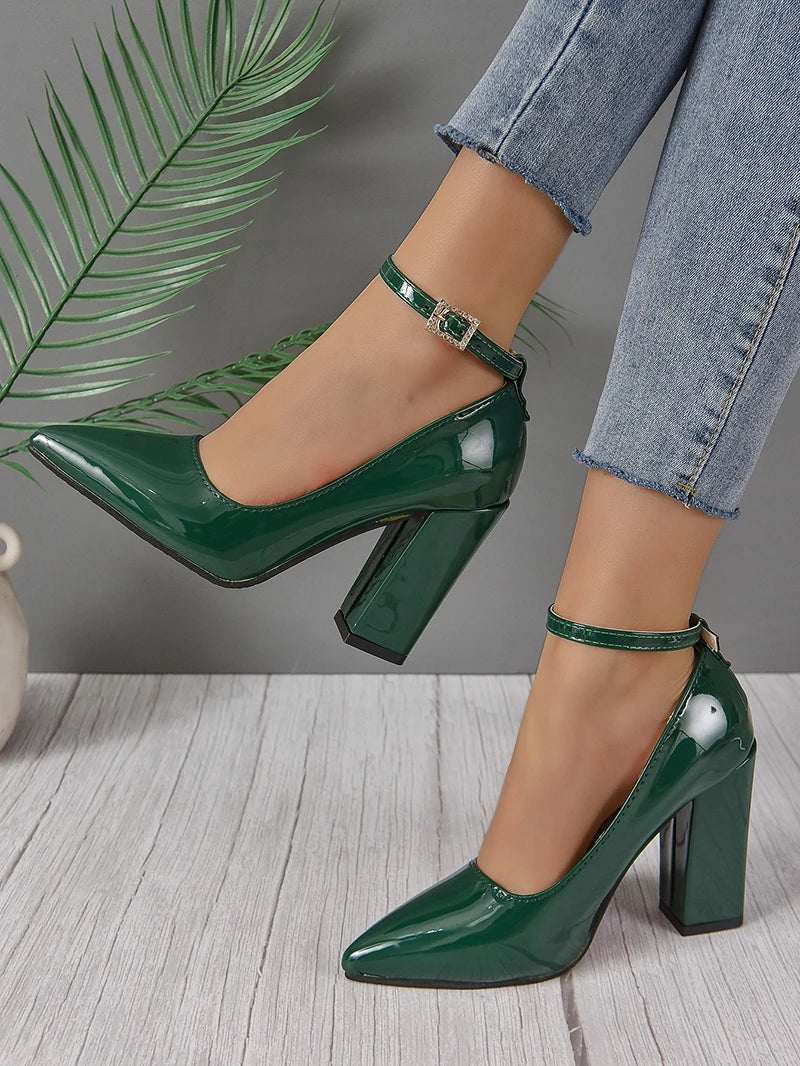 Damen Lackleder-Pumps mit 10 cm Absatz & Kristall-Schnalle – Elegante Spitzenschuhe mit Knöchelriemen | Luxus-High-Heels Kaufschwan®