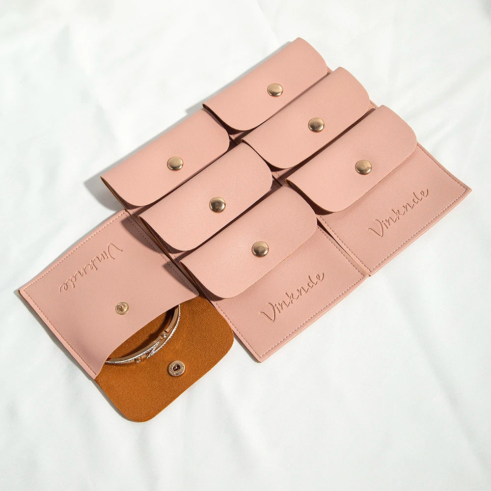 50 Stück Personalisierte PU-Leder Schmuckbeutel – Mit Druckknopfverschluss | Logo-Druck für Ohrringe, Ringe, Broschen & Geschenke