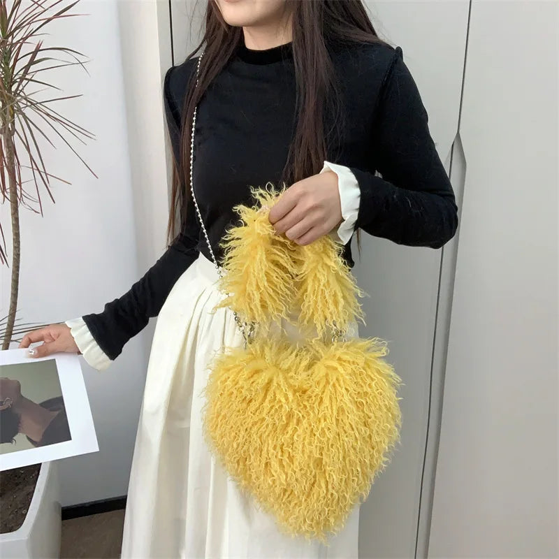 Herzförmige Plüsch Crossbody Tasche – Süße Love Kunstfell Damen Schultertasche & Flauschige Unterarm Handtasche