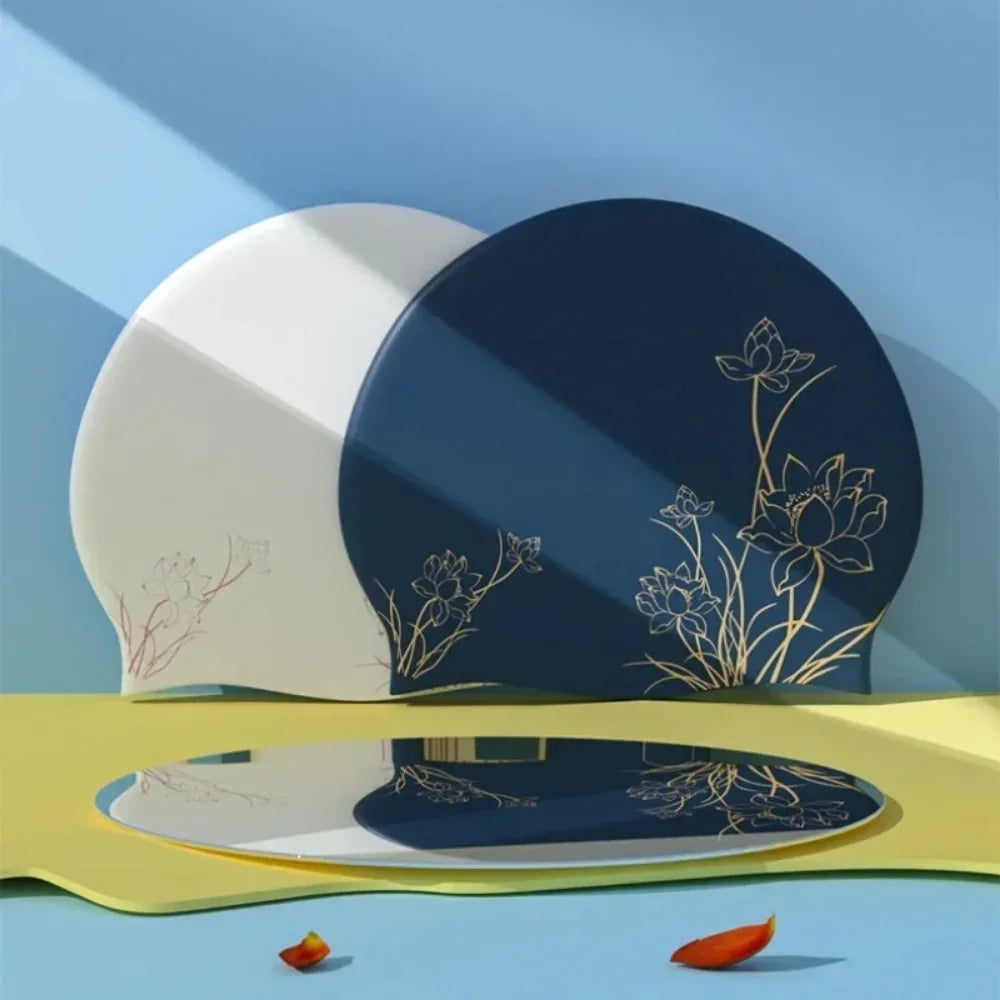 Silikon Schwimmkappe für Damen – Wasserdichte Badehaube mit Lotusmuster | Weiche & Elastische Schwimmhaube für Langes Haar mit Ohrenschutz