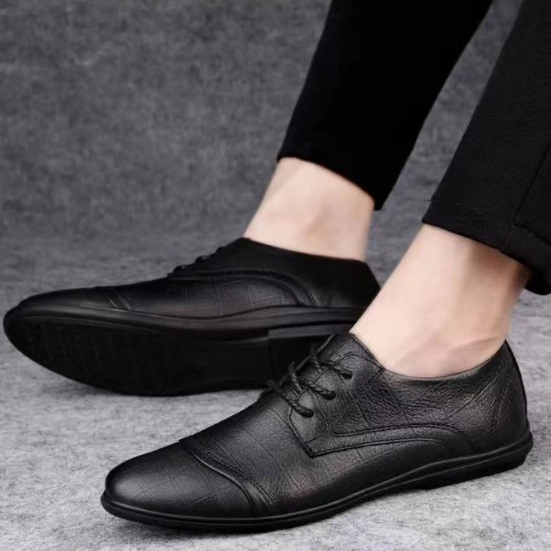 Herren Lederschuhe mit Spitzem Design – Schwarze Weiche Freizeitschuhe | Elegante Retro-Businessschuhe für Sommer & Alltag Kaufschwan®