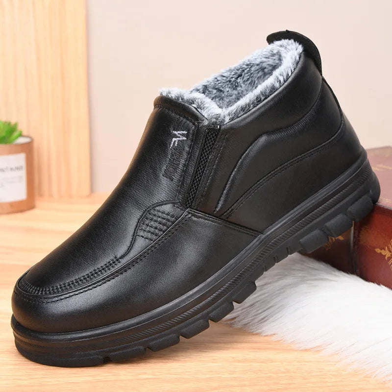 Herren Winterstiefel aus Leder – Wasserdicht & Rutschfest | Gefütterte Warme Baumwoll-Stiefeletten für Arbeit & Outdoor Kaufschwan® Schwarz 38
