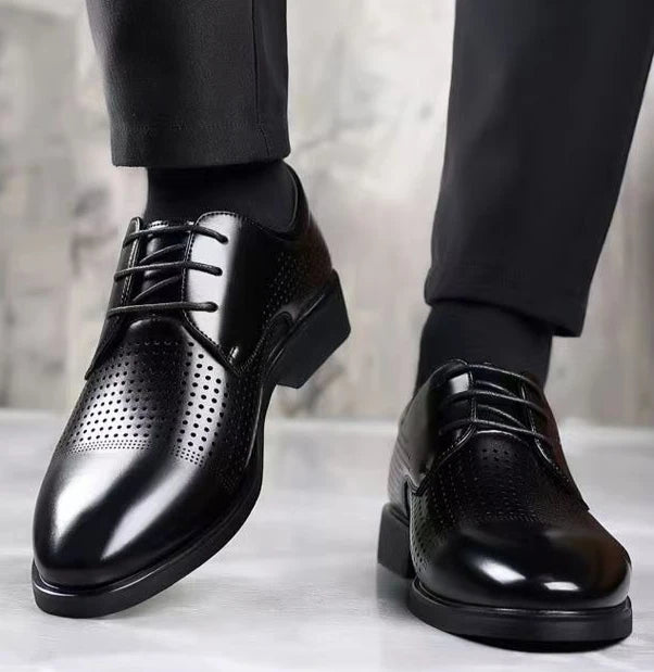 Herren Sommer-Businessschuhe mit Lochdesign – Runde Spitze & Schnürung | Atmungsaktive Elegante Lederschuhe für Büro & Anlass Kaufschwan®