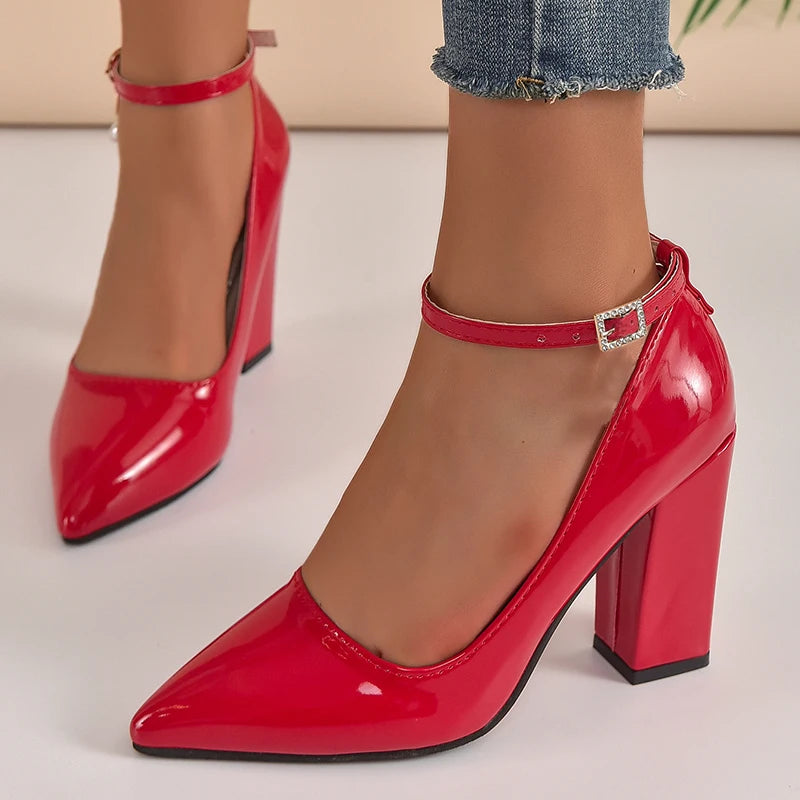 Damen Lackleder-Pumps mit 10 cm Absatz & Kristall-Schnalle – Elegante Spitzenschuhe mit Knöchelriemen | Luxus-High-Heels Kaufschwan® Rot 35