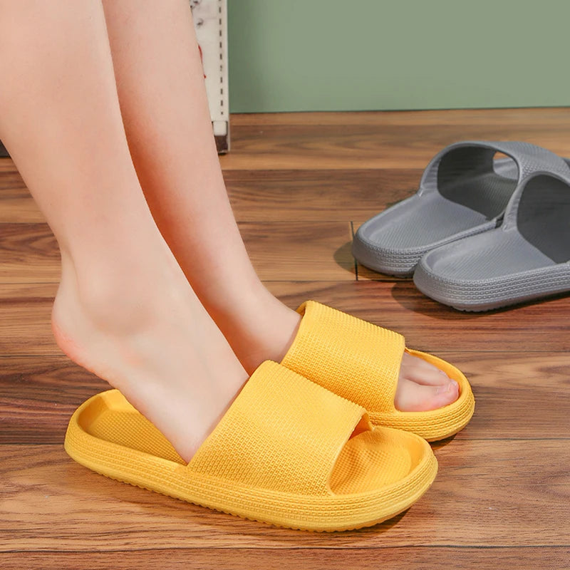 Sommer-Hausschuhe mit dicker Sohle | Atmungsaktive Rutschfeste Badslipper | Entspannung für Zuhause Damen Kaufschwan®