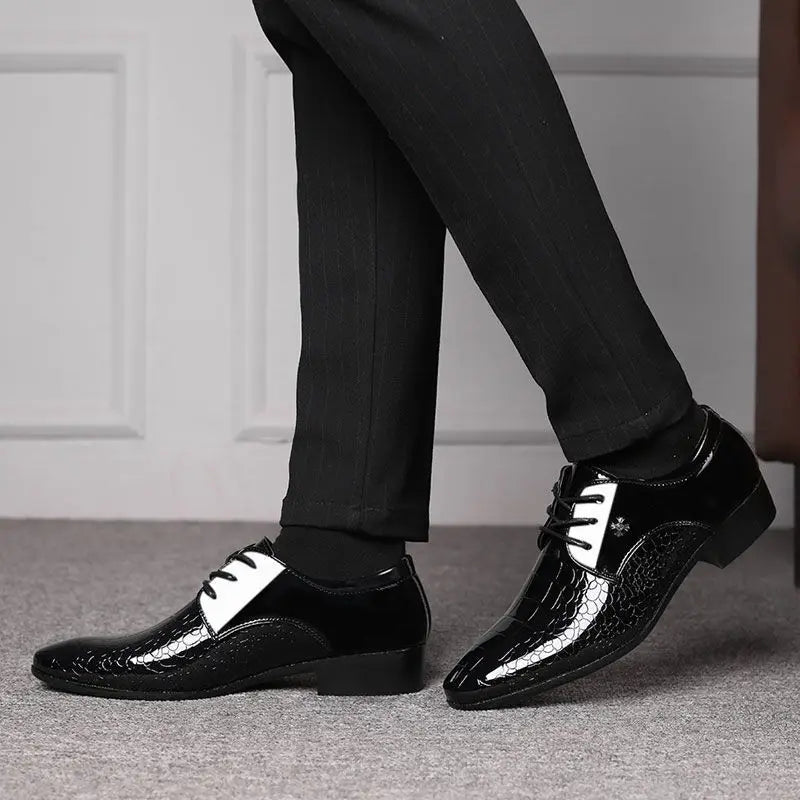 Herren Lackschuhe Schwarz – Elegante Spitzenschuhe mit Glänzendem Finish | Hochwertige Formelle Lederschuhe zum Günstigen Preis Kaufschwan®