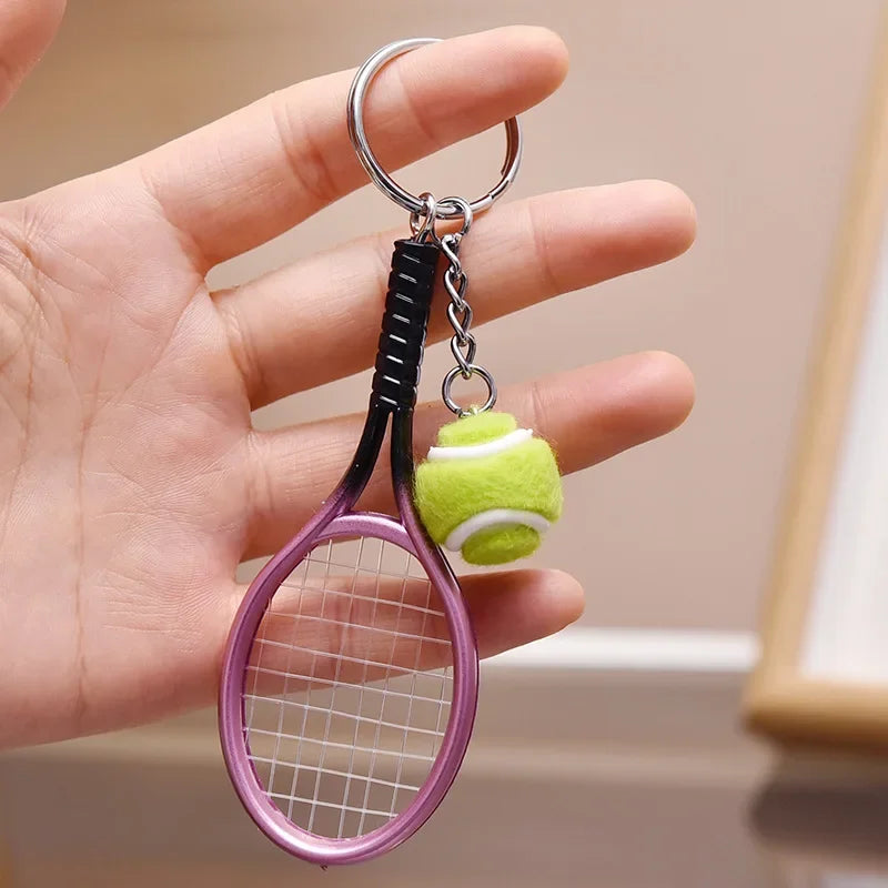 1 Stück Mini Tennis Schläger Schlüsselanhänger – Süßer Sport Schlüsselring | Geschenk für Tennisfans & Sportliebhaber Kaufschwan® Lila