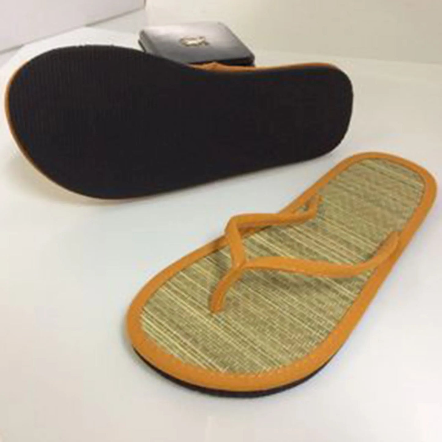 Damen Flache Flip-Flops | Bequeme Rutschfeste Bambus-Rattan Sandalen | Hausschuhe für Bad & Alltag