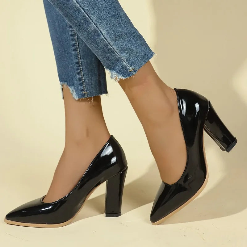 Damen Business-Pumps mit Blockabsatz – Spitzes Slip-On Design | Elegante Sommerschuhe für Büro & Karriere mit Rutschfester Sohle Kaufschwan® Schwarz 34