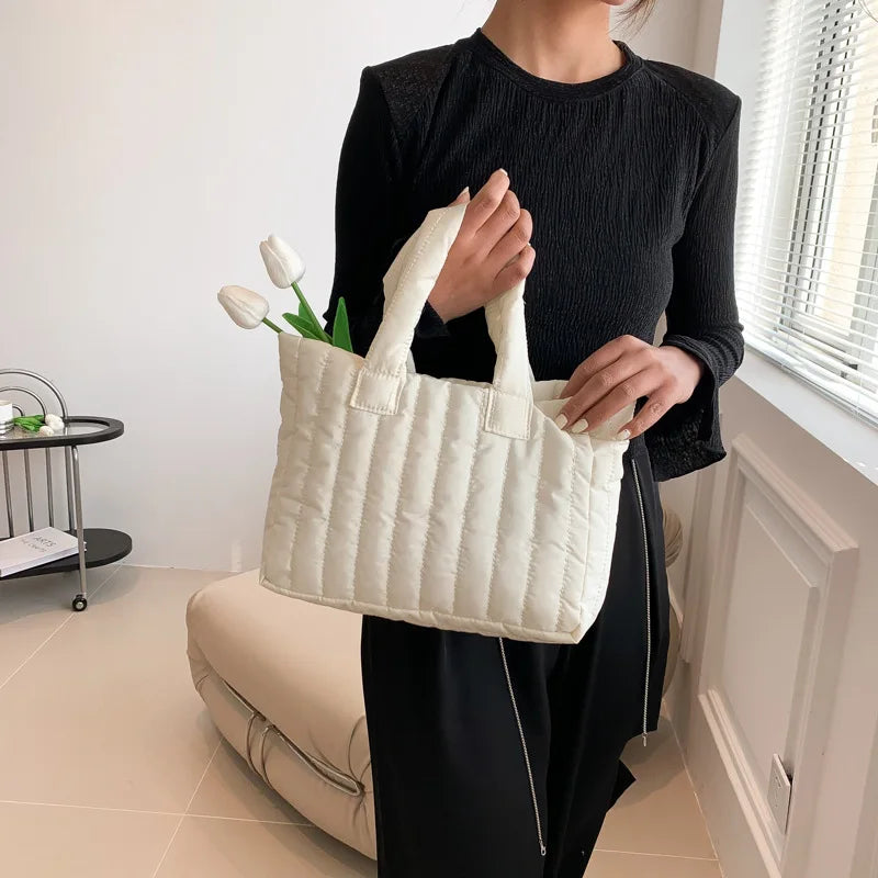 Damen Tote Bag mit Großer Kapazität – Gestepptes Nylon mit Baumwollpolsterung | Einfarbige Casual Fashion Schultertasche Kaufschwan® Weiß