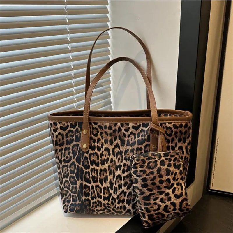 Leopardenmuster Tote Bag mit Beutel – Stylische Kunstleder Schultertasche | Große Kapazität Shopping Bag für Damen Alltag Kaufschwan® Braun