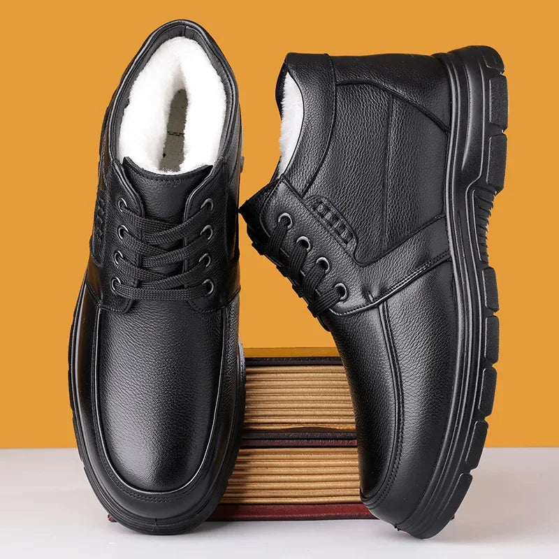 Herren Winterstiefel aus Echtem Leder – Gefütterte Slip-On Schuhe mit Fleecefutter | Warme Business- & Freizeitstiefel mit Weicher Sohle Kaufschwan®