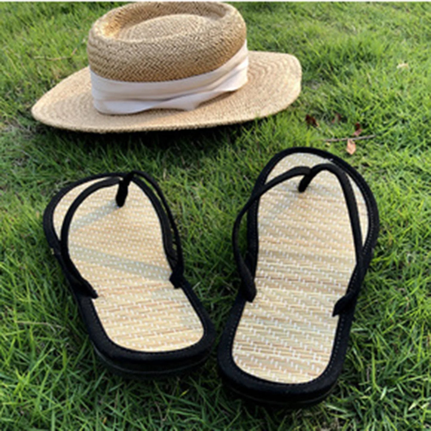 Damen Flache Flip-Flops | Bequeme Rutschfeste Bambus-Rattan Sandalen | Hausschuhe für Bad & Alltag