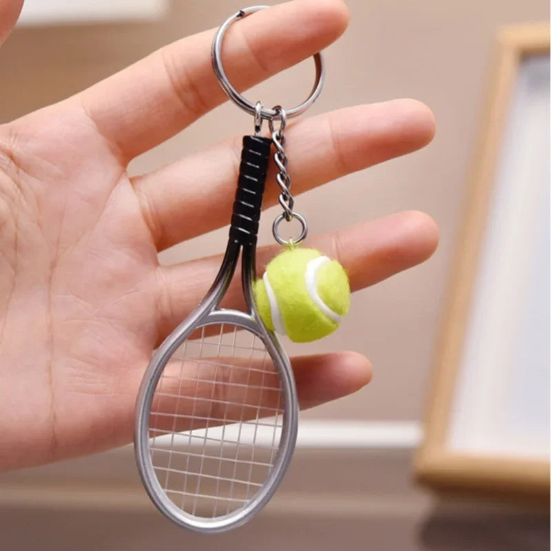 1 Stück Mini Tennis Schläger Schlüsselanhänger – Süßer Sport Schlüsselring | Geschenk für Tennisfans & Sportliebhaber Kaufschwan® Silber