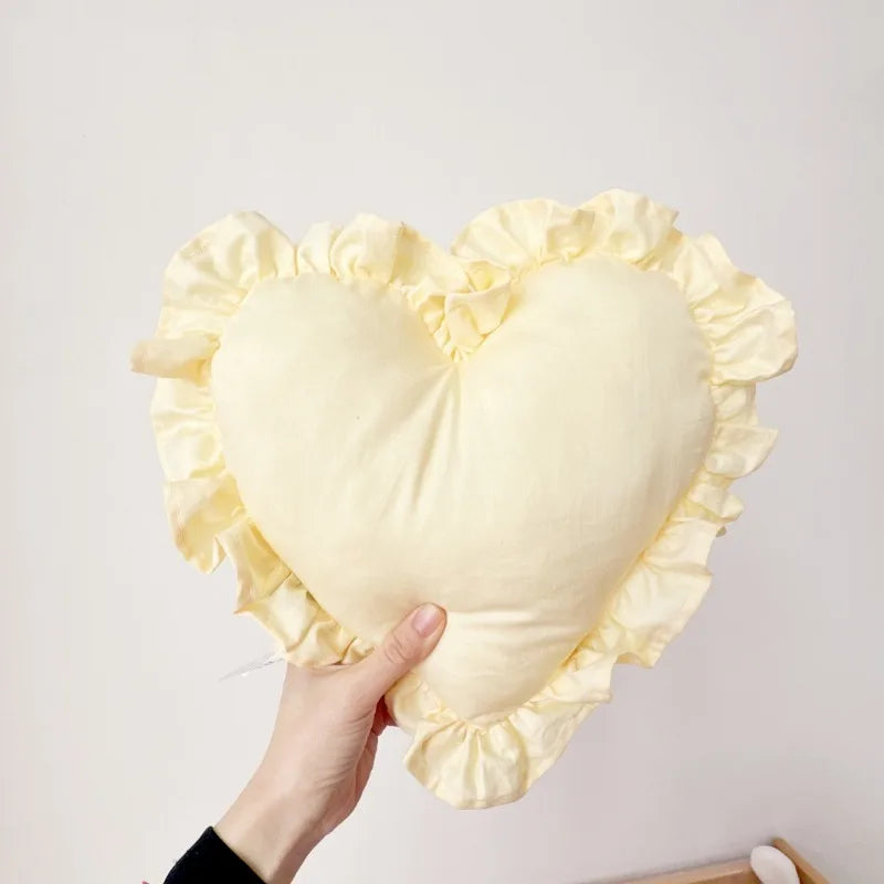 Romantisches Rosa Herz Satin Kissen | Ultra Weich mit Rüschenkante | Schlafzimmer, Wohnzimmer & Hochzeitsdeko Kaufschwan®