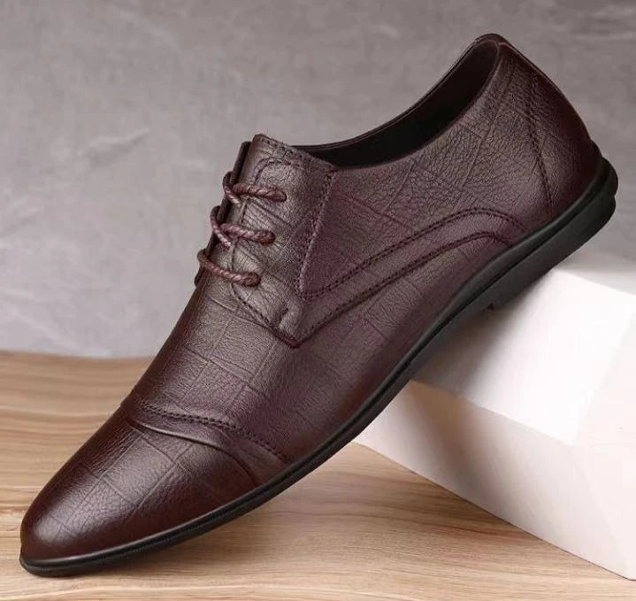 Herren Lederschuhe mit Spitzem Design – Schwarze Weiche Freizeitschuhe | Elegante Retro-Businessschuhe für Sommer & Alltag Kaufschwan®