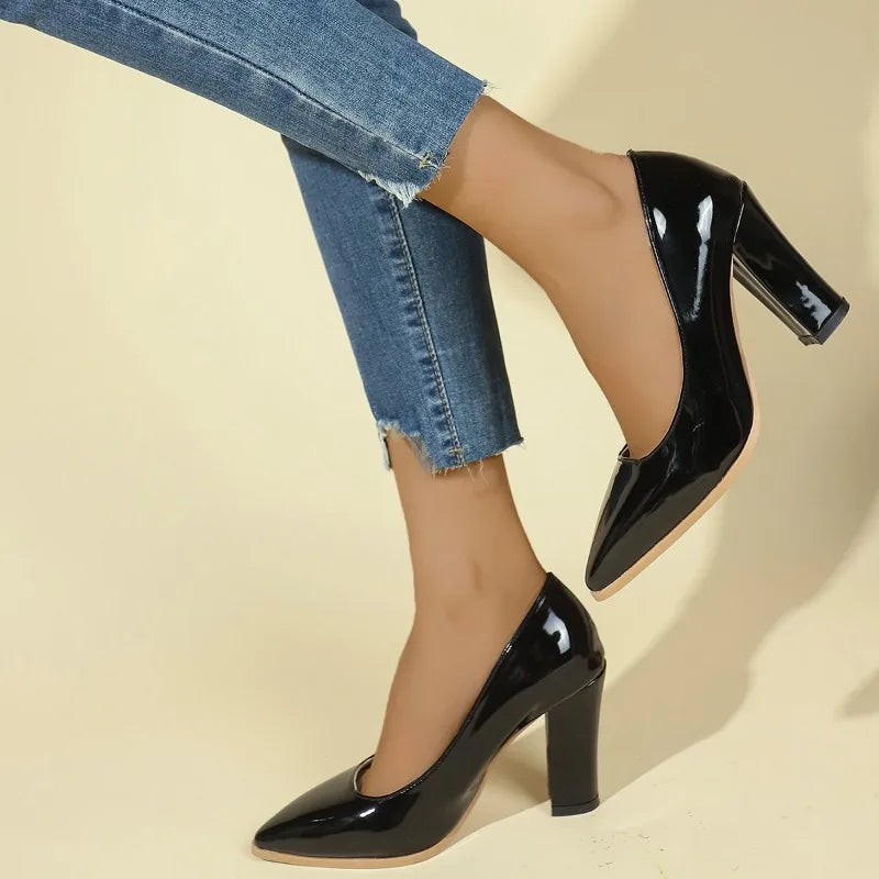 Damen Business-Pumps mit Blockabsatz – Spitzes Slip-On Design | Elegante Sommerschuhe für Büro & Karriere mit Rutschfester Sohle Kaufschwan®