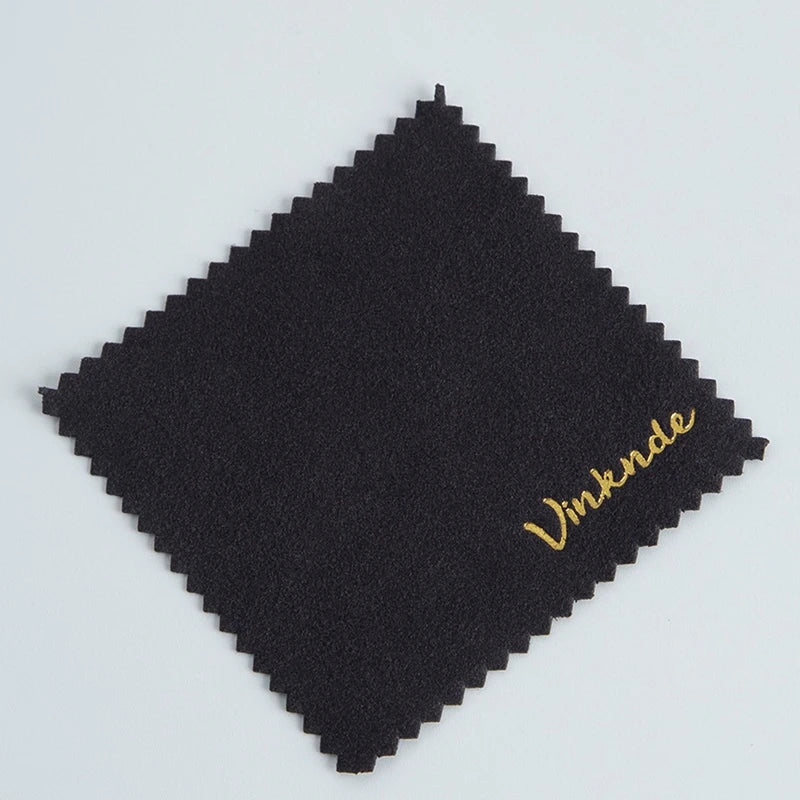 50 Stück Silber Poliertücher mit geprägtem Logo – 8×8cm Mikrofaser-Wildleder Stoff | Schmuckreiniger für Silber, Gold & Accessoires