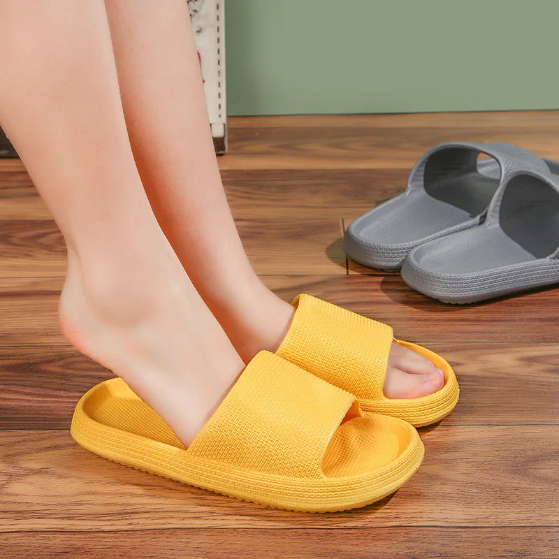 Sommer-Hausschuhe mit dicker Sohle | Atmungsaktive Rutschfeste Badslipper | Entspannung für Zuhause Damen Kaufschwan®